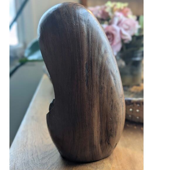 Hand-Carved Wooden Mother & Child Sculpture – Vintage Religious Art Home Decor - Picture 3 of 9